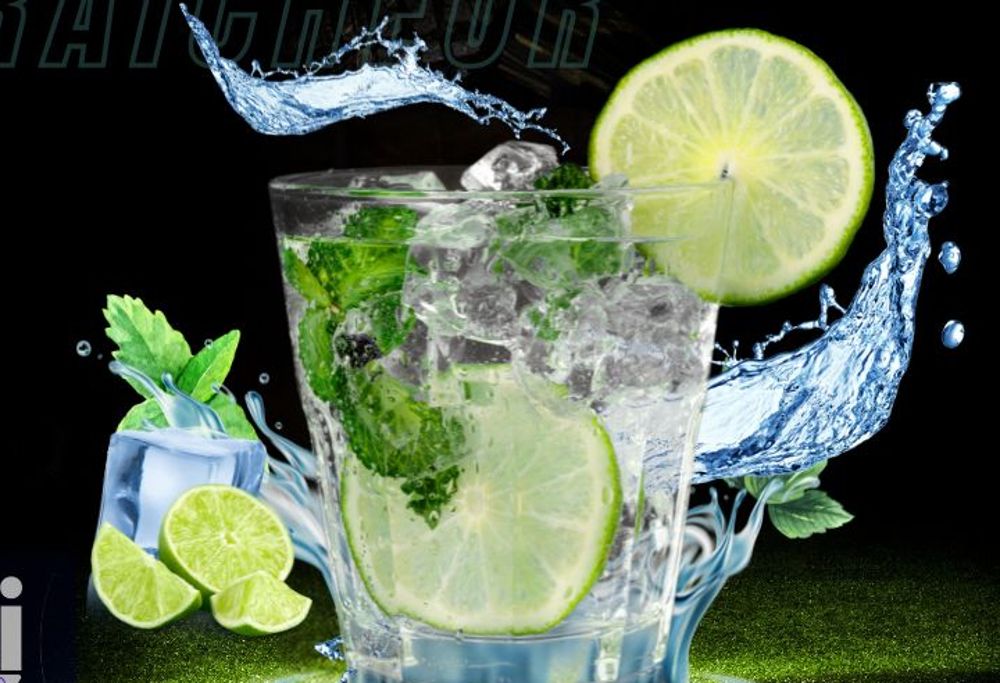 Fraîcheur — un verre glacé au citron vert et à la menthe